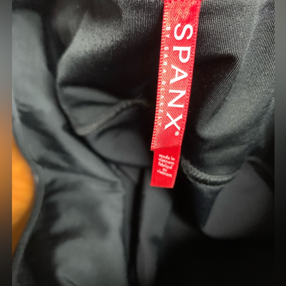 SPANX Black Quilted Faux Leather Leggings Size M - Picture 5 of 8